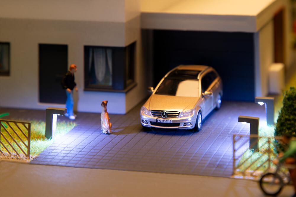 Faller 180136   H0  Luminaire de chemin à LED, anthracite, blanc chaud, 3 pièces 12 mm