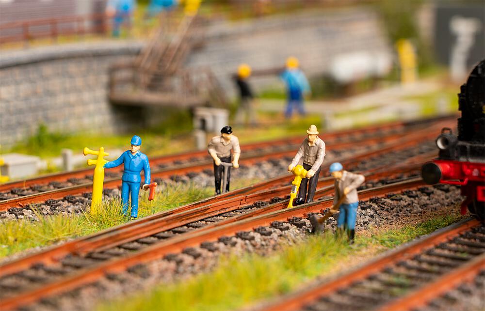 Faller 180238   H0  Lot de figurines avec minibruitage Poseurs de voie & corne de signal 