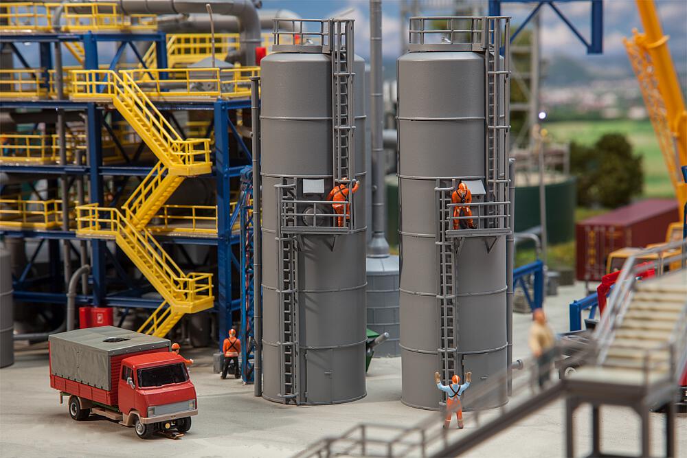 Faller 180330   H0  Réservoir vertical industriel 52 x 42 x 150 mm