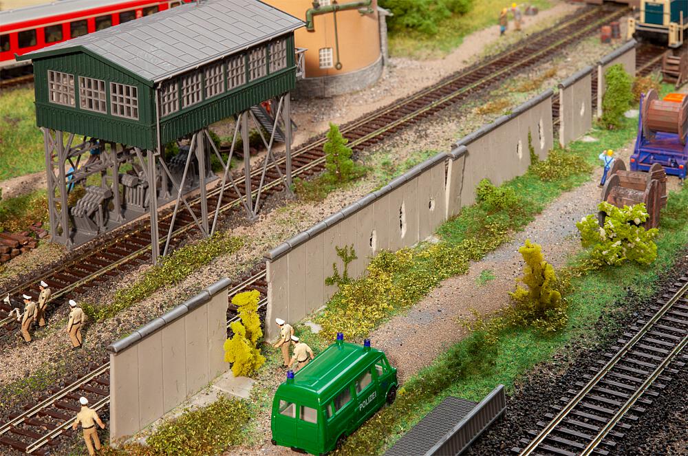 Faller 180399   H0  Mur en béton 220 x 24 x 43 mm