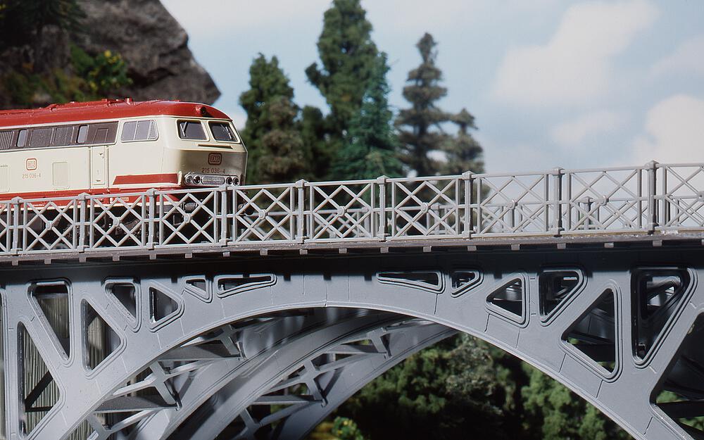 Faller 180407   H0  Clôture à croisillons, 1080 mm 