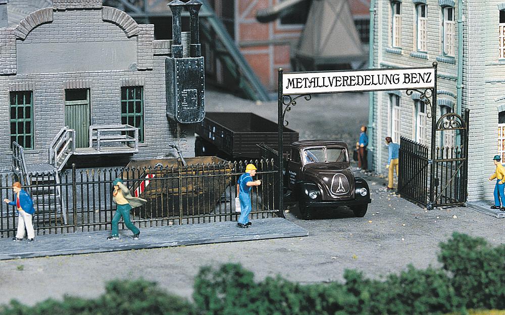 Faller 180412   H0  Clôture métallique avec portail, 1046 mm 