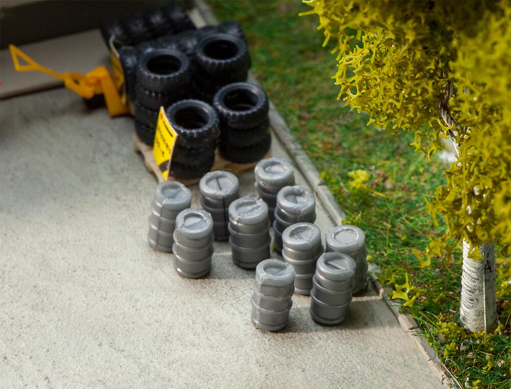 Faller 180971   H0  10 Fûts de bière en aluminium 