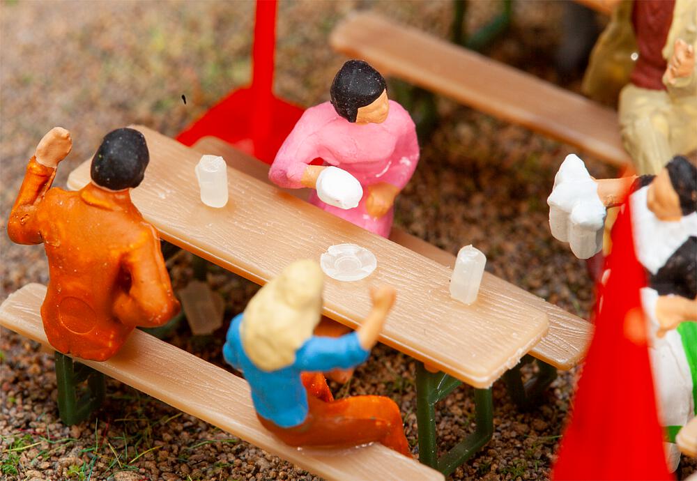 Faller 180995   H0  60 Chopes et 40 Cendriers 