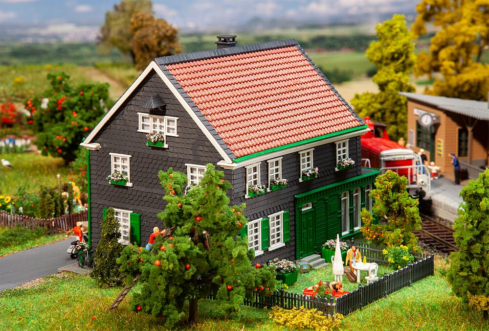 Faller 191785   H0  Maison de naissance Wilhelm Conrad Röntgen 163 x 117 x 122 mm