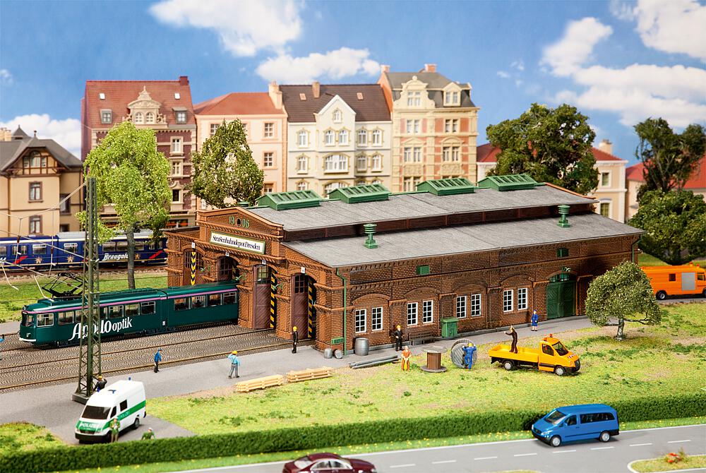 Faller 191823   H0  Dépôt de tramways de Dresde 376 x 276 x 124 mm
