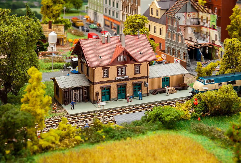 Faller 212122   N  Gare de Ochsenhausen 165 x 78 x 78 mm