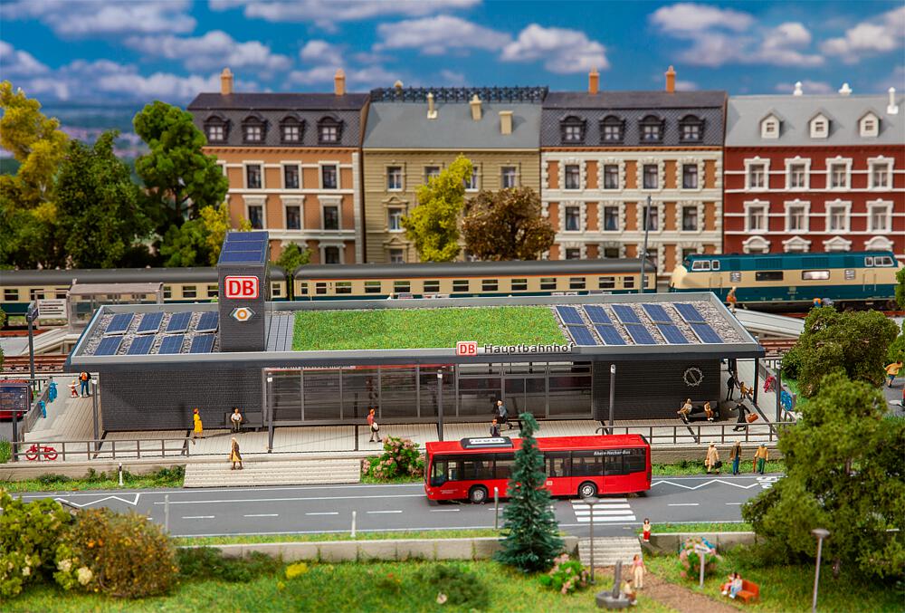 Faller 212123   N  Gare de Wittenberg 250 x 106 x 60 mm