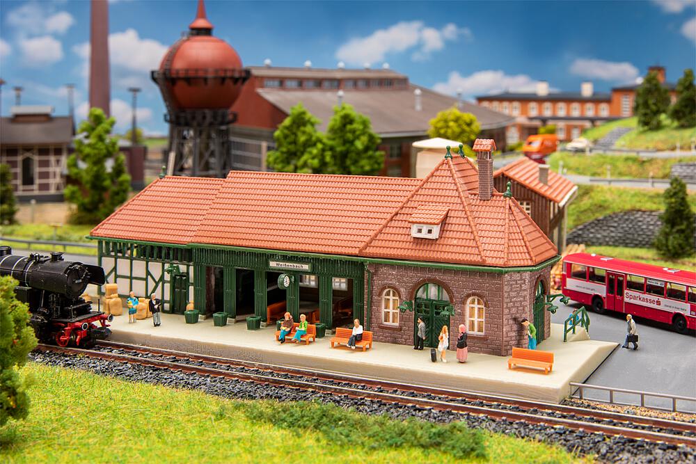 Faller 212152   N  Station d’arrêt Weißenbach 208 x 82 x 66 mm