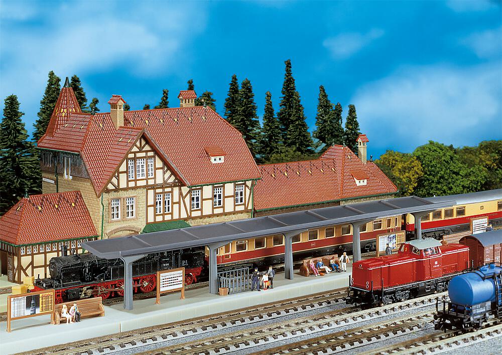 Faller 222125   N  Quai 581 x 37 x 40 mm