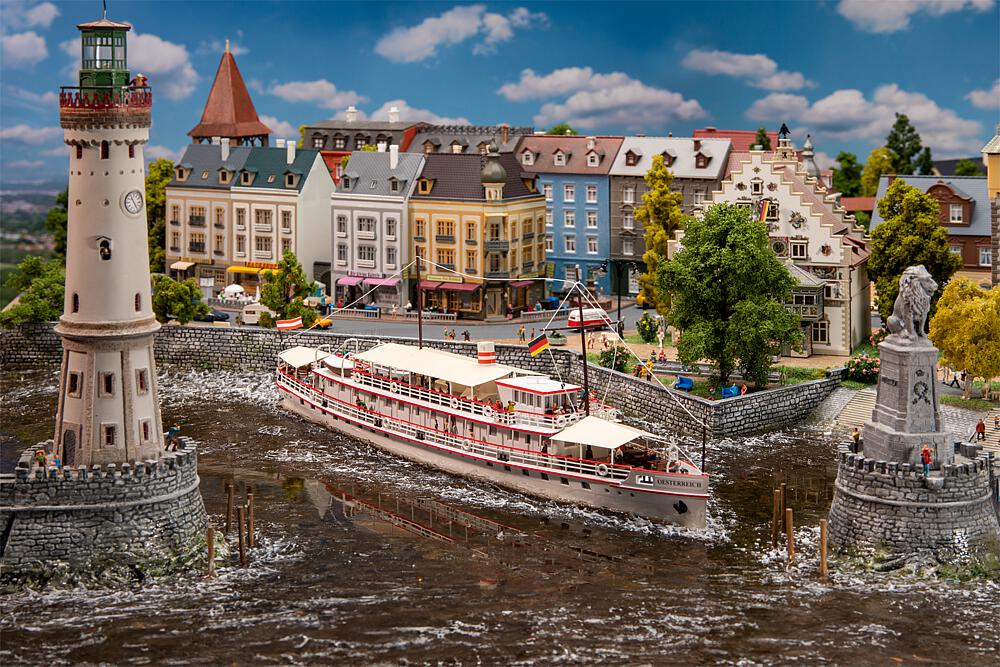 Faller 222415   N  Bateau à passagers Oesterreich 360 x 63 x 113 mm