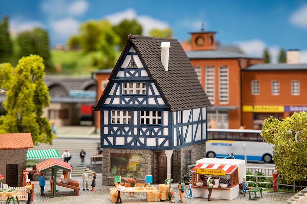 Faller 232157   N  Maison à colombages avec pharmacie 75 x 62 x 92 mm