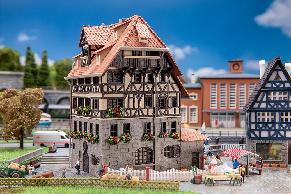 Faller 232169   N  Maison de ville de Nuremberg 98 x 83 x 130 mm