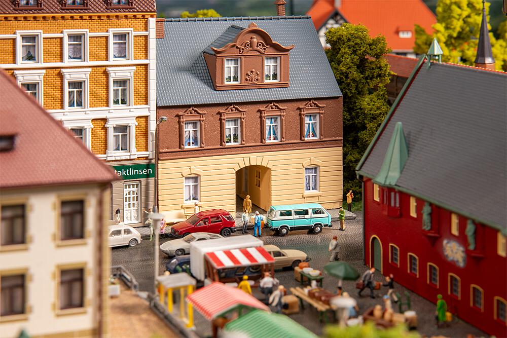 Faller 232178   N  Maison de ville avec passage 93 x 88 x 101 mm