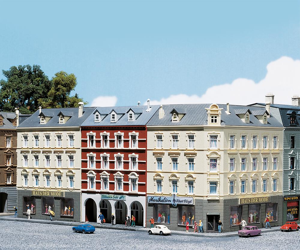 Faller 232266   N  Rangée d’immeubles urbains 284 x 127 x 141 mm