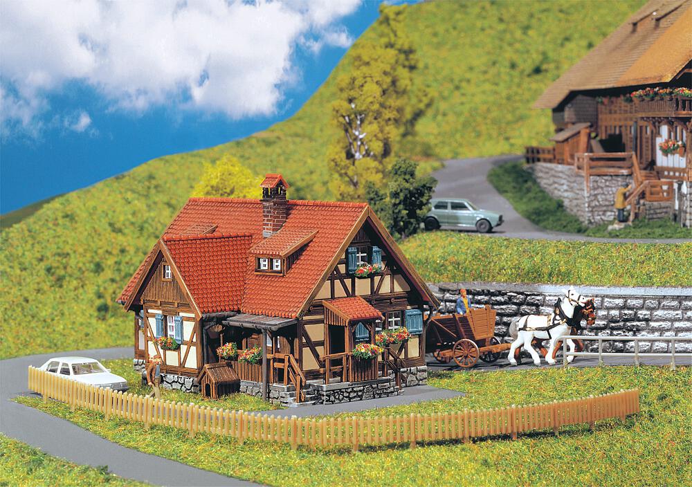 Faller 232340   N  Maison rurale à pans de bois 77 x 57 x 50 mm