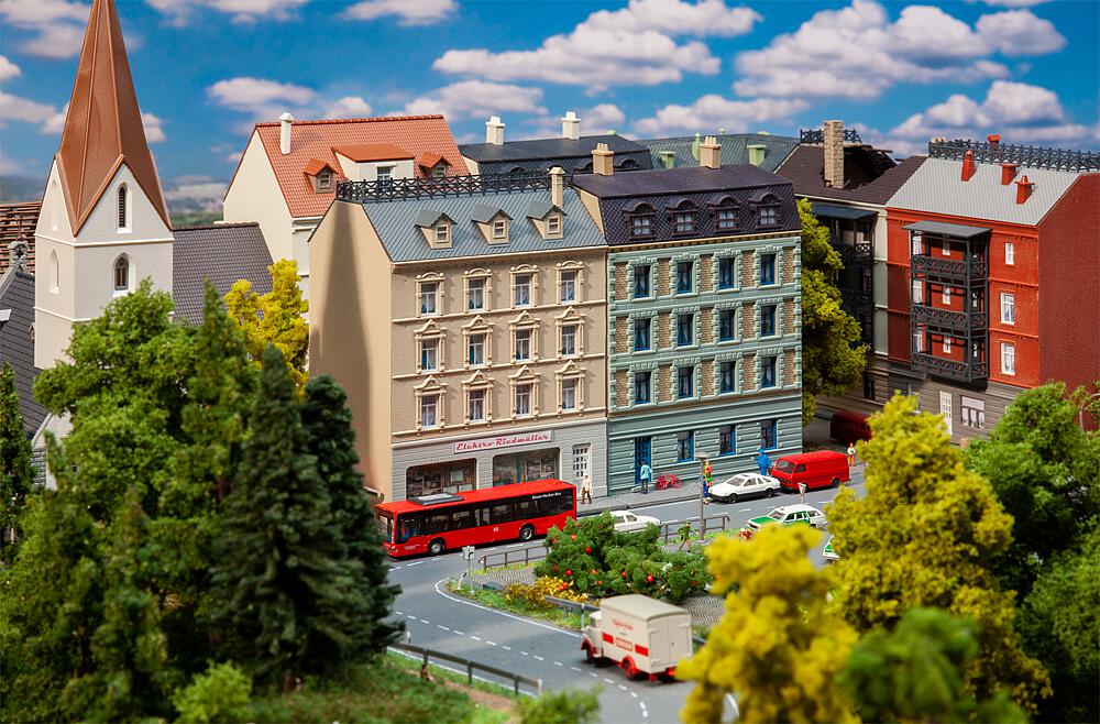 Faller 232379   N  Immeubles urbains avec magasin d’électro-ménager 92 x 98 x 130 mm, 92 x 88 x 138 mm