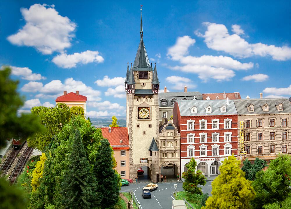 Faller 232382   N  Porte de ville historique 81 x 57 x 270 mm