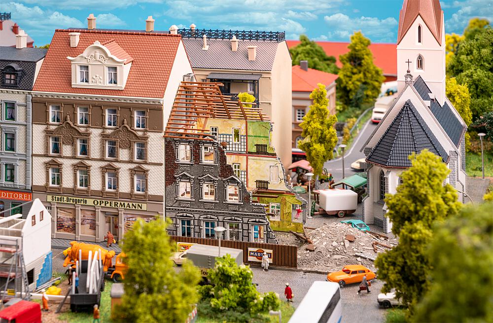 Faller 232396   N  Maison en démolition 153 x 83 x 112 mm