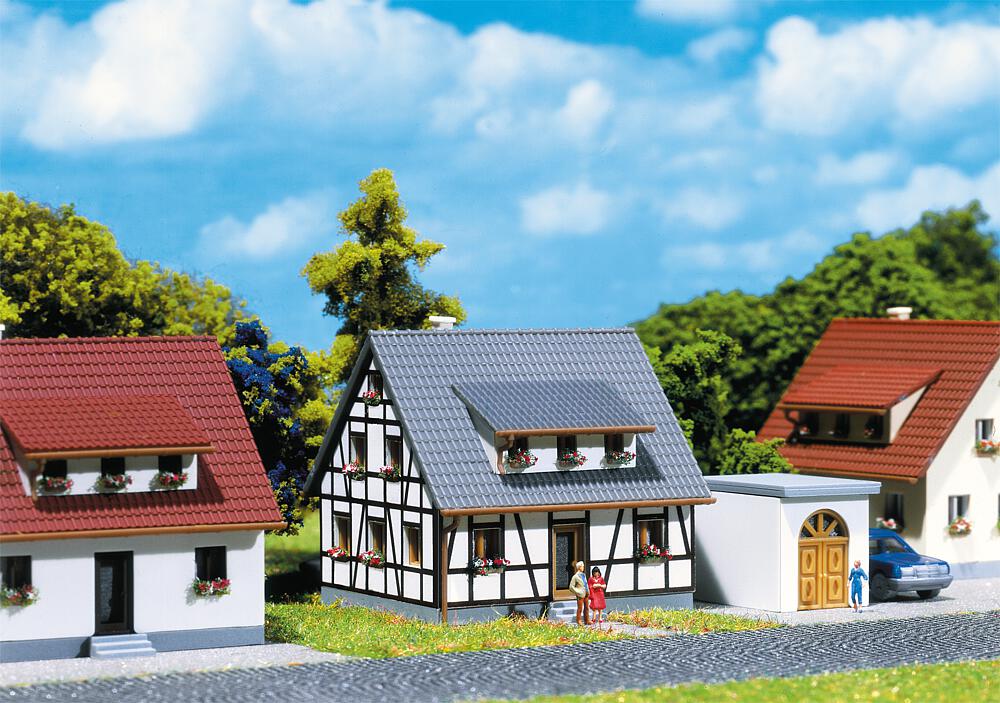 Faller 282760   Z  Maison à pans de bois 58 x 40 x 39 mm