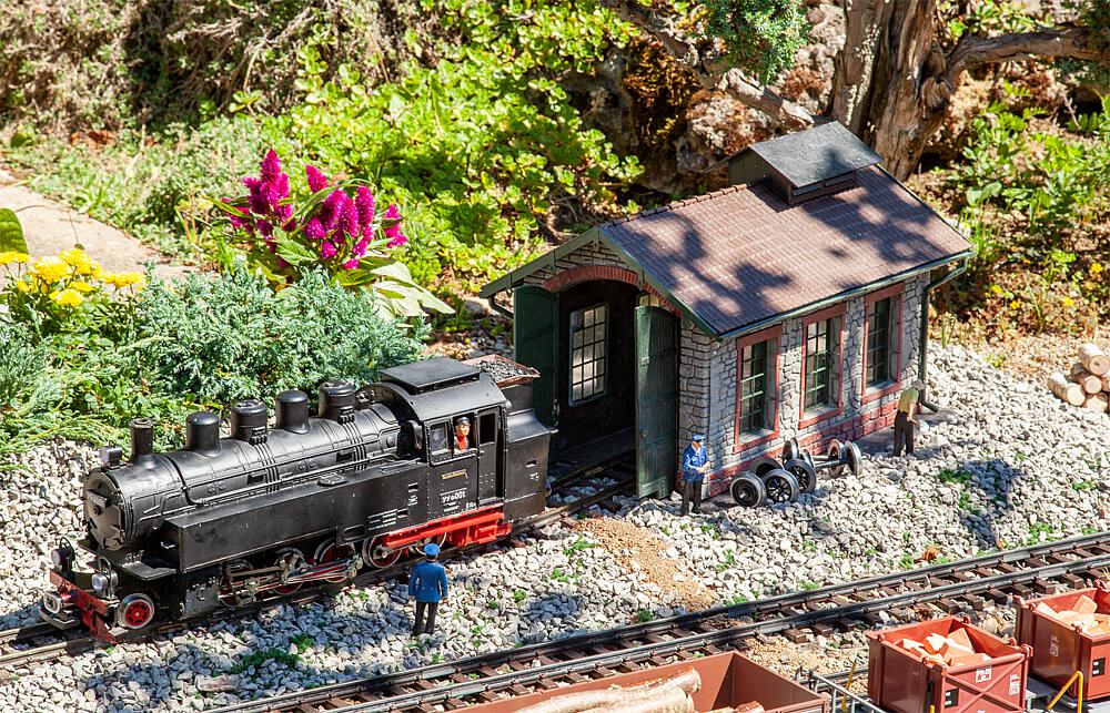 POLA 330890   G  Hangar à locomotive ligne secondaire 445 x 290 x 295 mm