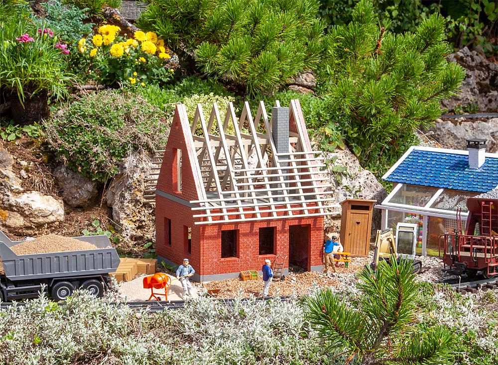 POLA 331083   G  Maison individuelle en gros œuvre 305 x 285 x 335 mm