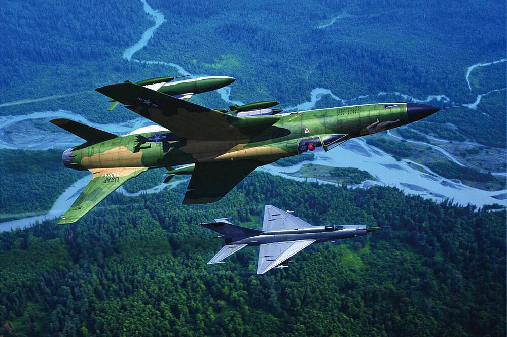 HOBBY BOSS 80332  1/48 F105D Ouragan 