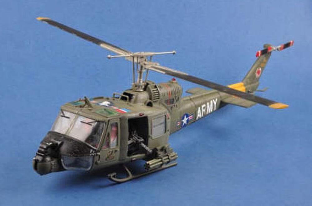 HOBBY BOSS 81807  1/18 UH-1 Huey B C 