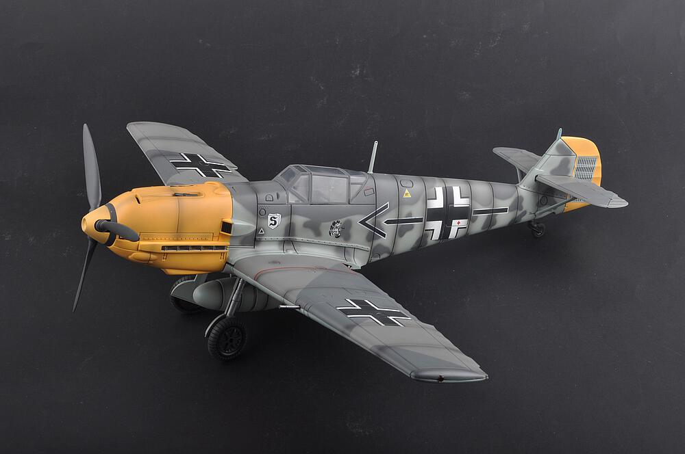 HOBBY BOSS 81809  1/18 Messerschmitt BF109E 
