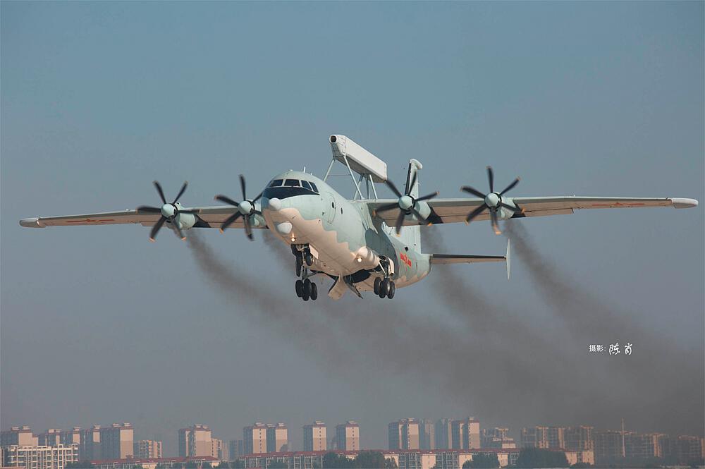 HOBBY BOSS 83903  1/144 KJ-200 