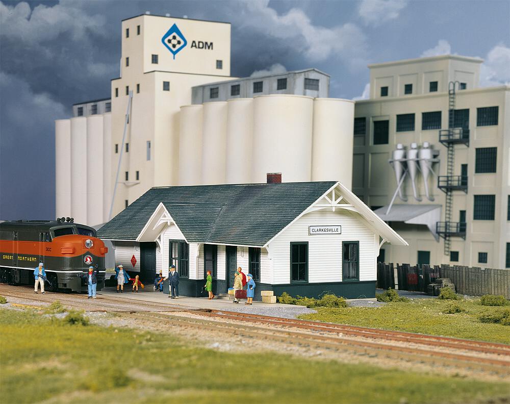 WALTHERS 933-3240   N  Remise ferroviaire de Clarksville 