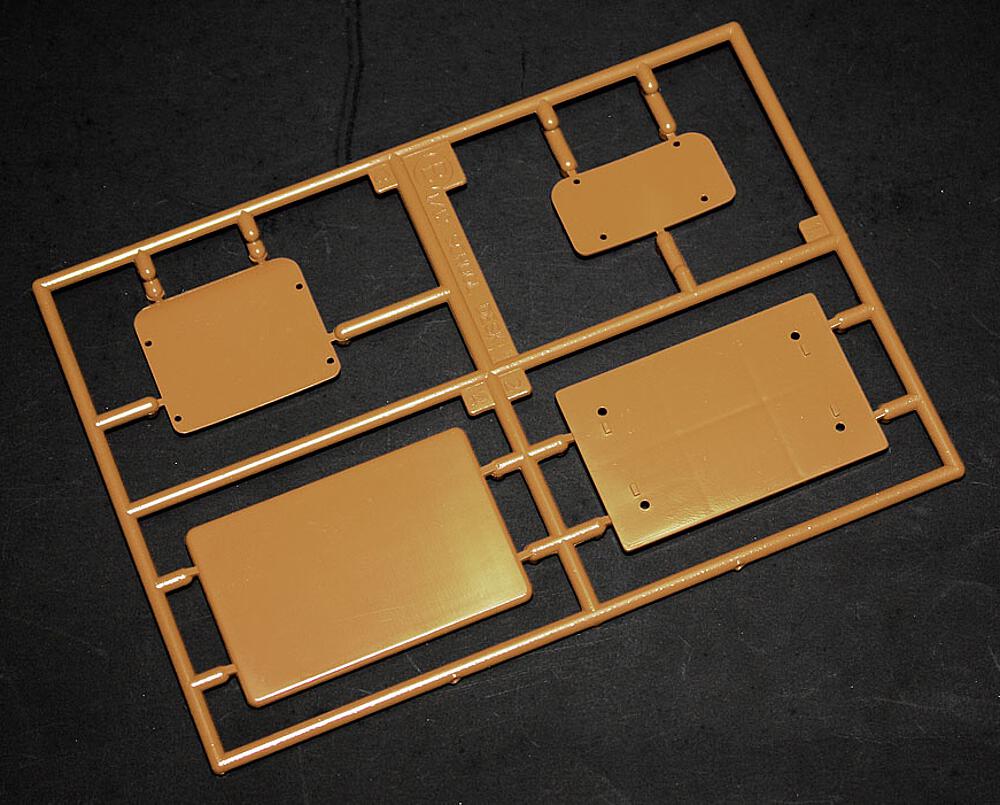 HASEGAWA FA01  1/12 Table et chaise d'école 