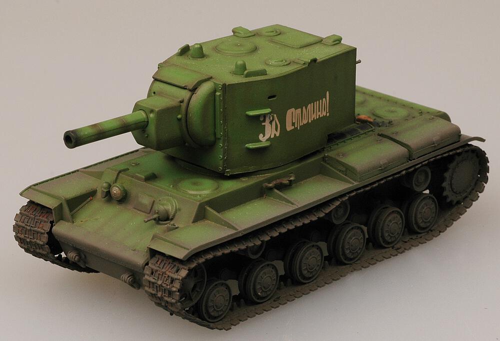 EASY MODEL 36282  1/72 Réservoir KV-2 Armée russe 