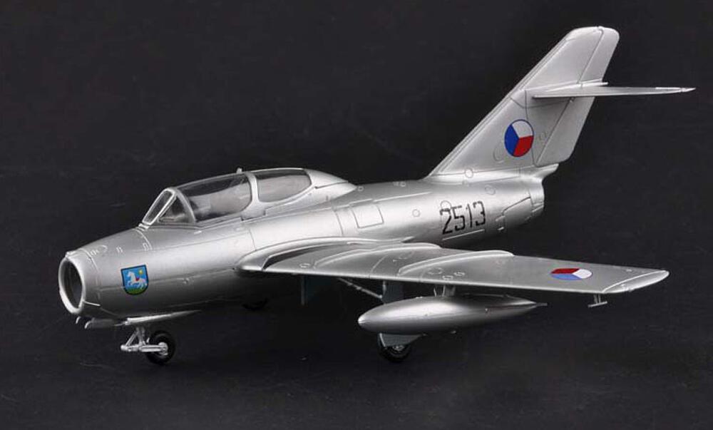 EASY MODEL 37137  1/72 MiG 15 UTI Czechoslovakia Ariforce 
