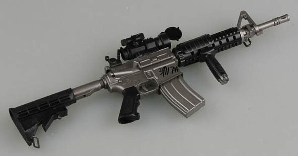 EASY MODEL 39117  Série d'armes 1/3 : M933 