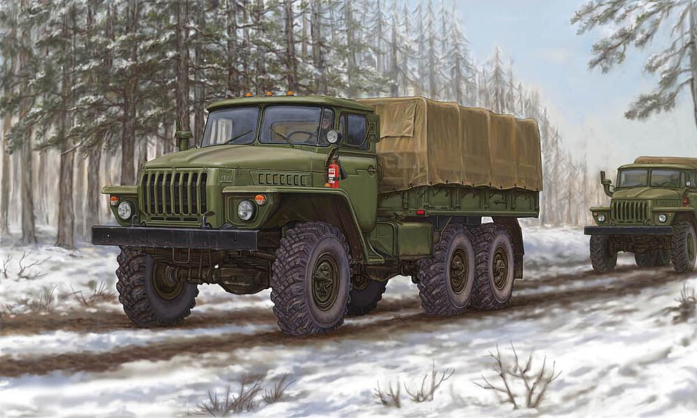 TRUMPETER 1012  1/35 Camion Ural-4320 