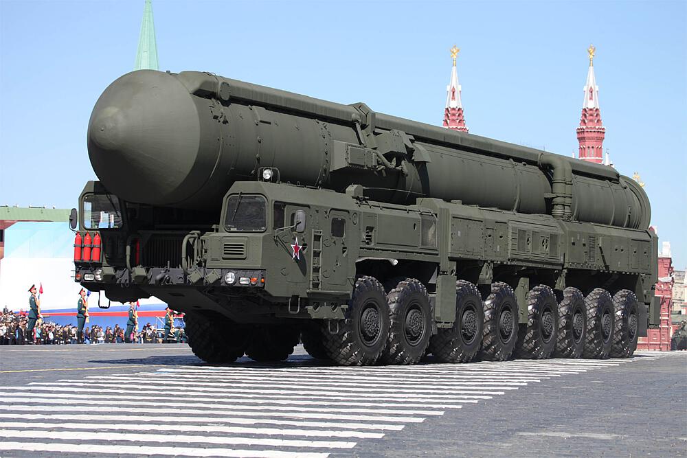 TRUMPETER 1082  1/35 15U175 TEL, RS.12M1 Topol-M ICBM complexe 
