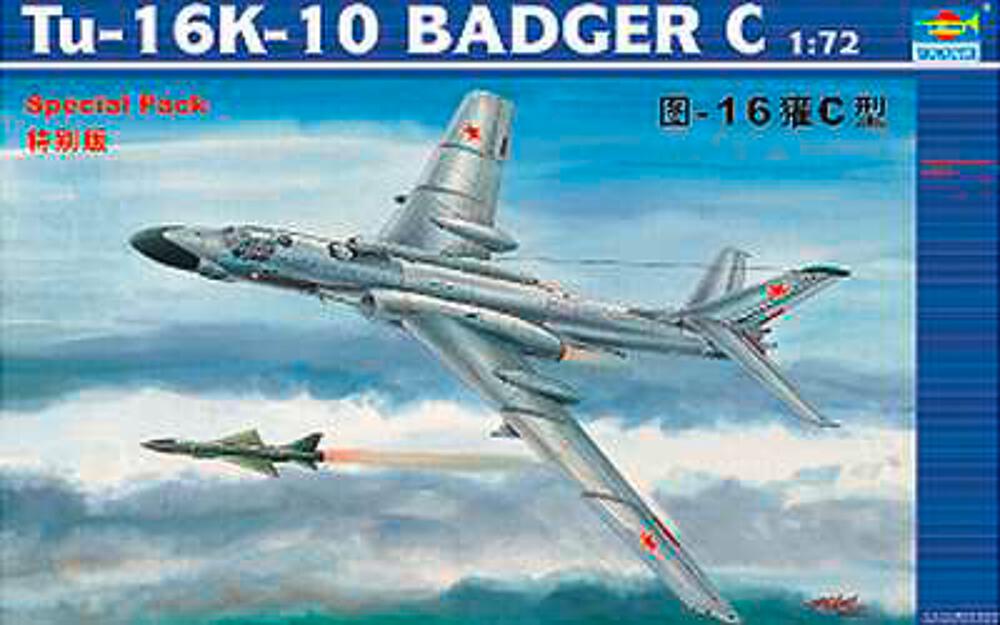 TRUMPETER 1613  1/72 TU-16K-10 Badger C 