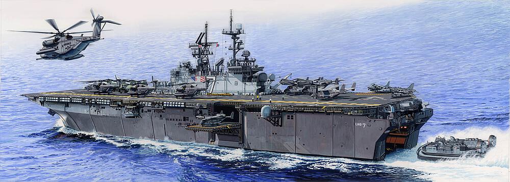 TRUMPETER 5615  1/350 LHD-7 USS Iwo Jima 