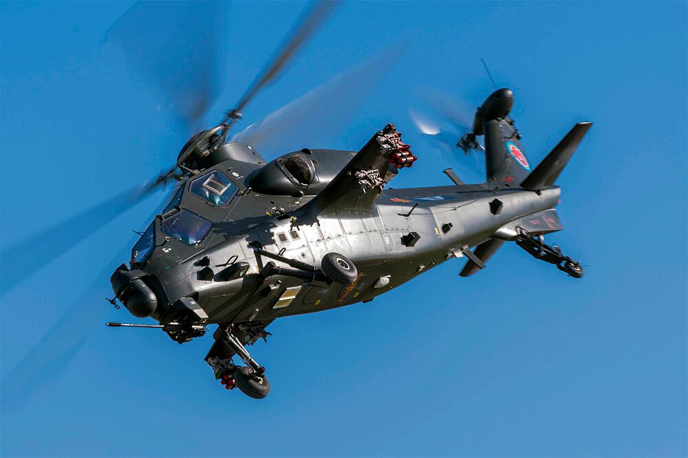 TRUMPETER 5820  1/48 Z-10 