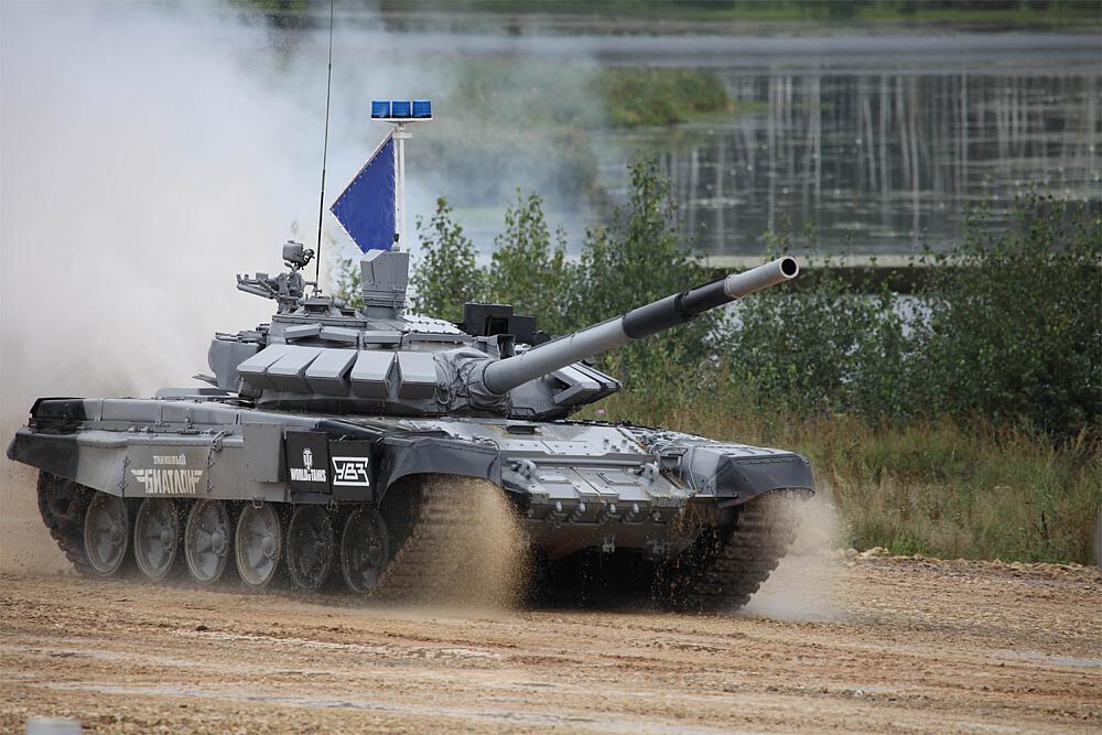 TRUMPETER 9510  1/35 T-72 B3M MBT 
