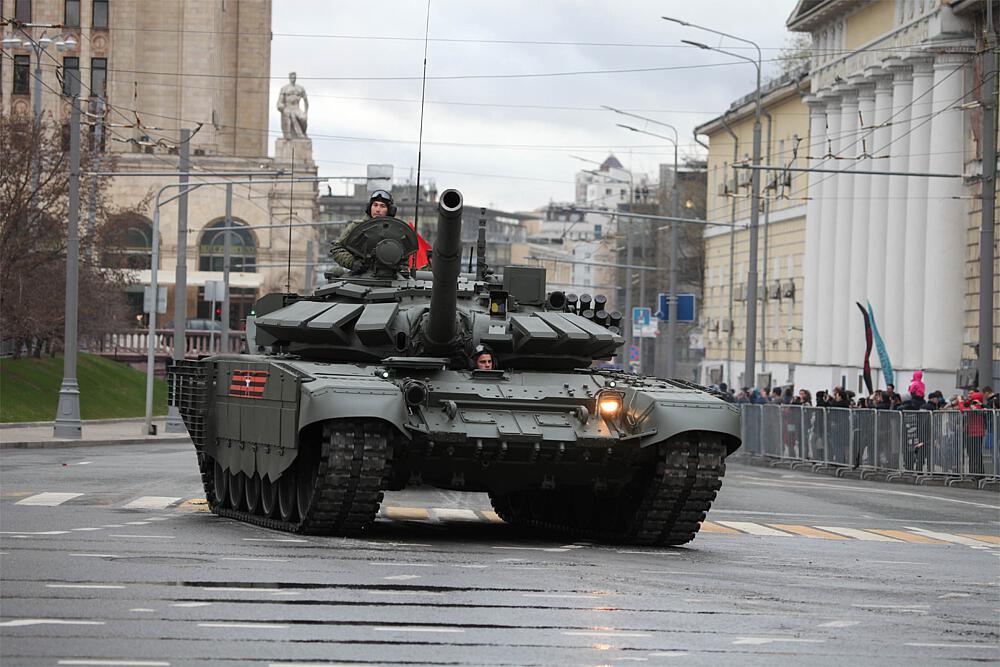 TRUMPETER 9561  1/35 T-72 B3 MBT 