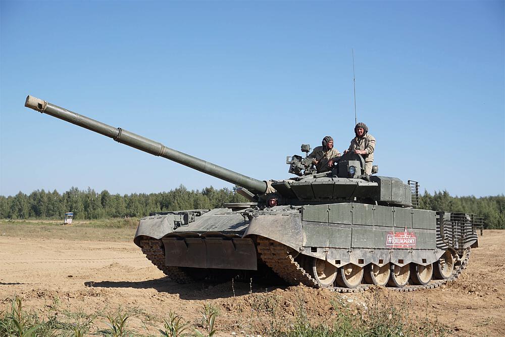 TRUMPETER 9587  1/35 T-80 BVM MBT 