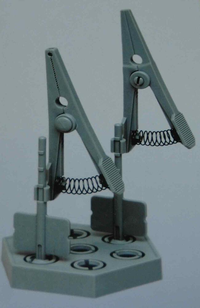 TRUMPETER 9914  Outil : pince de maintien sur support 