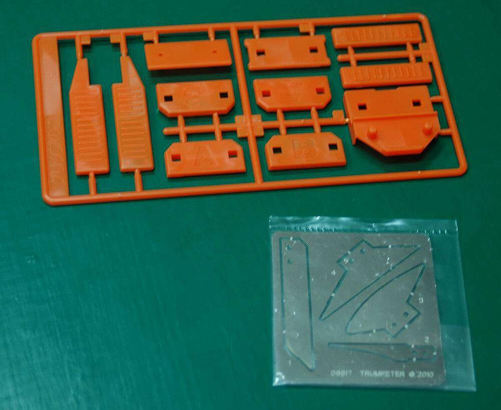 [TRUMPETER 9917  ] TRUMPETER 9917  Outil : scie de modélisme 