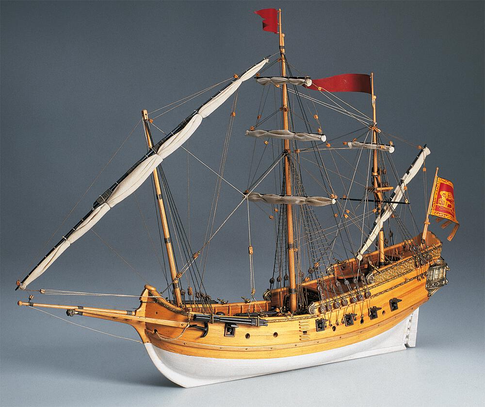 AMATI B1407  1/150 Polacca 