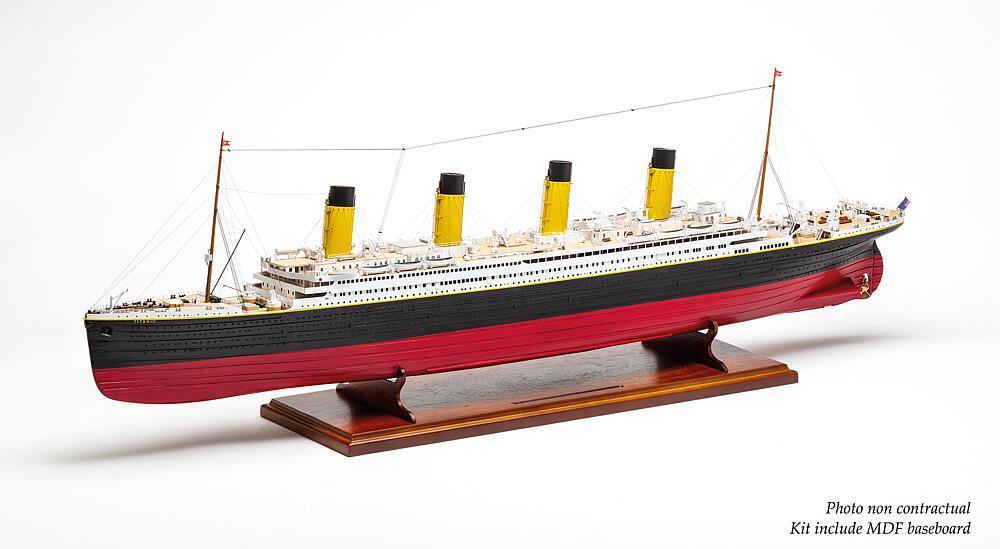 AMATI B1606  1/250 Titanic 