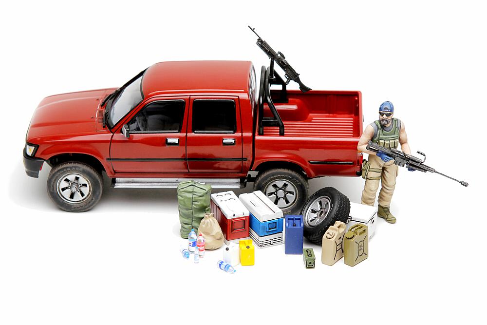 MENG MODEL VS-002  1/35 Pick-up avec accessoires 