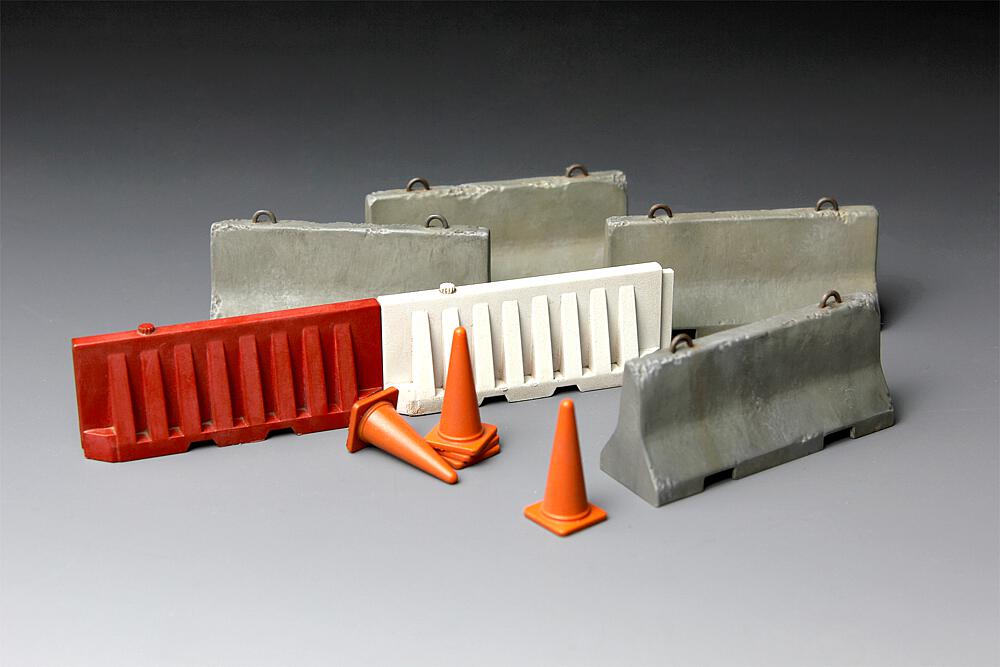 MENG MODEL SPS-012  1/35 Barrages routiers et pylônes 