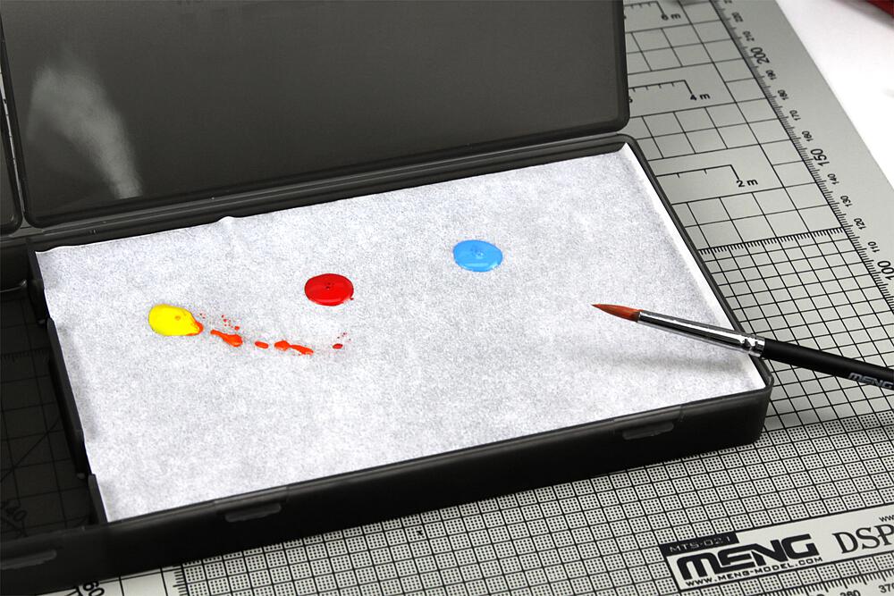 MENG MODEL MTS-024  Palette de couleurs avec réservoir d'eau 